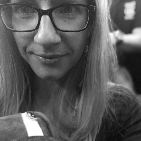 Meet your Posher, Heather - Picture 1 of 1